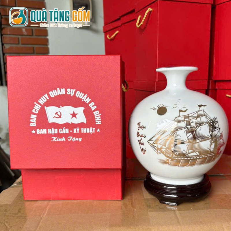 Bình hút lộc Bát Tràng in logo men trắng Thuận Buồm Xuôi Gió vàng kim 26cm QTG-BHL05 - Ảnh 3