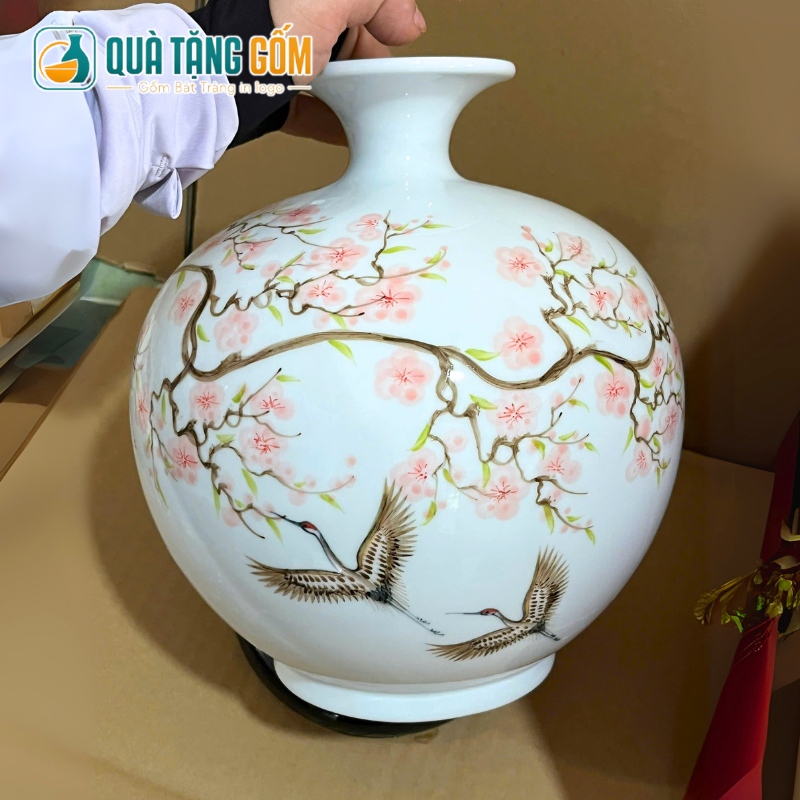 Bình hút lộc gốm sứ in logo men trắng vẽ tay hoa đào chim xuân 25cm QTG-BHL06 - Ảnh 2