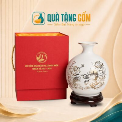 Bình hút tài lộc in logo men trắng vẽ vàng Cá Chép Liên Hoa 26cm QTG-BHL02
