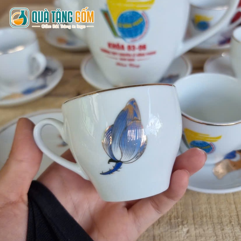Bộ ấm chén in logo quà tặng dáng trống cao 800ml vẽ hoa sen viền vàng QTG-AC03 - Ảnh 6