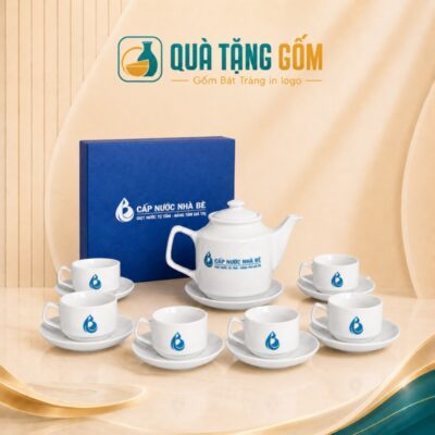 Bộ ấm chén men trắng in logo quà tặng dáng vuông cao 650ml QTG-AC04