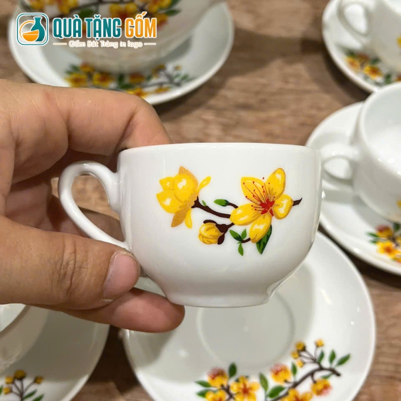 Bộ ấm chén quà tặng in logo dáng Minh Long hoa mai vàng decal QTG-AC06 - Ảnh 3