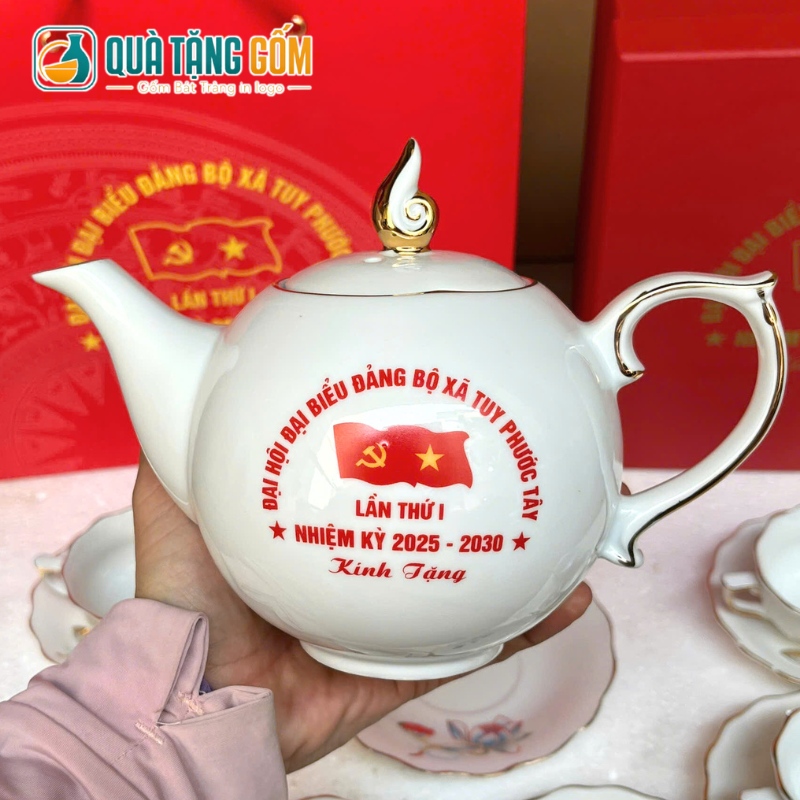 Bộ ấm chén trà quà tặng in logo dáng bưởi lửa vẽ hoa sen viền vàng kim QTG-AC08 - Ảnh 5
