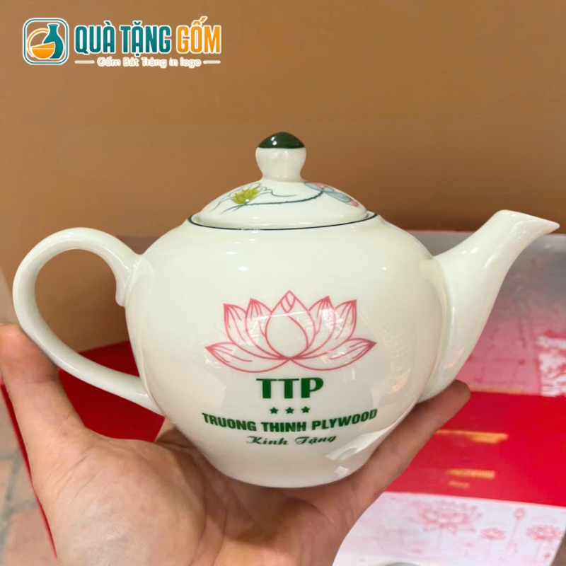 Bộ ấm trà in logo quà tặng vẽ tay hoa sen dáng tròn QTG-AC05 - Ảnh 5