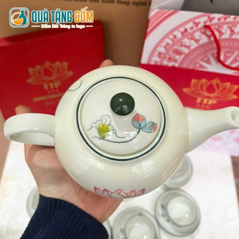 Bộ ấm trà in logo quà tặng vẽ tay hoa sen dáng tròn QTG-AC05 - Ảnh 6