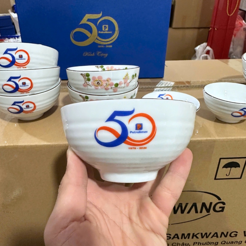 Bộ chén đĩa gốm sứ in logo quà tặng 10 món vẽ hoa đào hồng QTG-BD02 - Ảnh 3