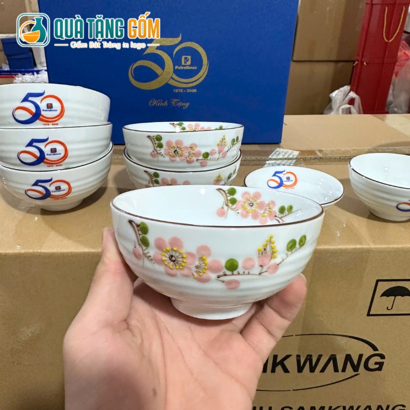 Bộ chén đĩa gốm sứ in logo quà tặng 10 món vẽ hoa đào hồng QTG-BD02 - Ảnh 2