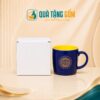 Cốc sứ Bát Tràng quà tặng in logo màu xanh coban lòng vàng dáng lùn QTG-CS03