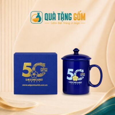 Cốc sứ in logo quà tặng quai C men xanh dương có nắp QTG-CS05