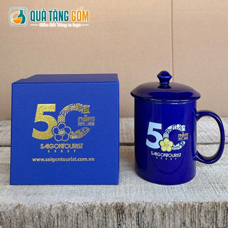 Cốc sứ in logo quà tặng quai C men xanh dương có nắp QTG-CS05 - Ảnh 3