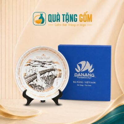 Đĩa sứ biểu trưng quà tặng in logo men trắng in Cầu Vàng Bà Nà vàng kim QTG-DBT01