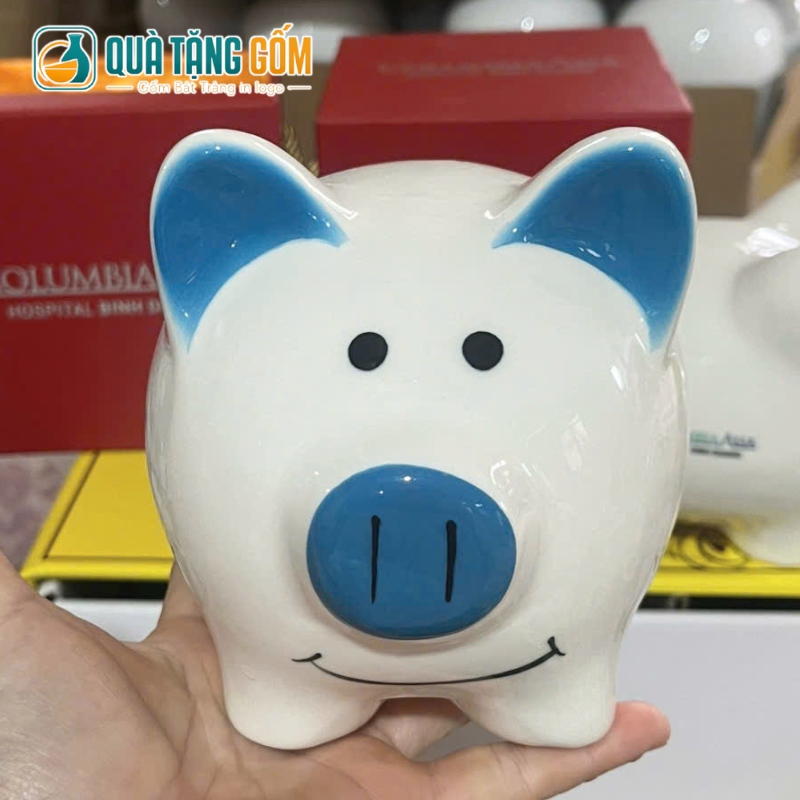 Heo đất tiết kiệm truyền thống in logo quà tặng tai xanh dương QTG-HD04 - Ảnh 2