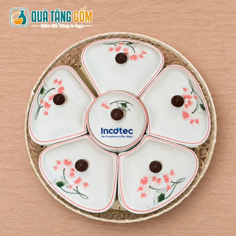 Khay mứt sứ quà tặng in logo dáng 5 cánh hoa sen hồng vẽ tay QTG-KM03 - Ảnh 2